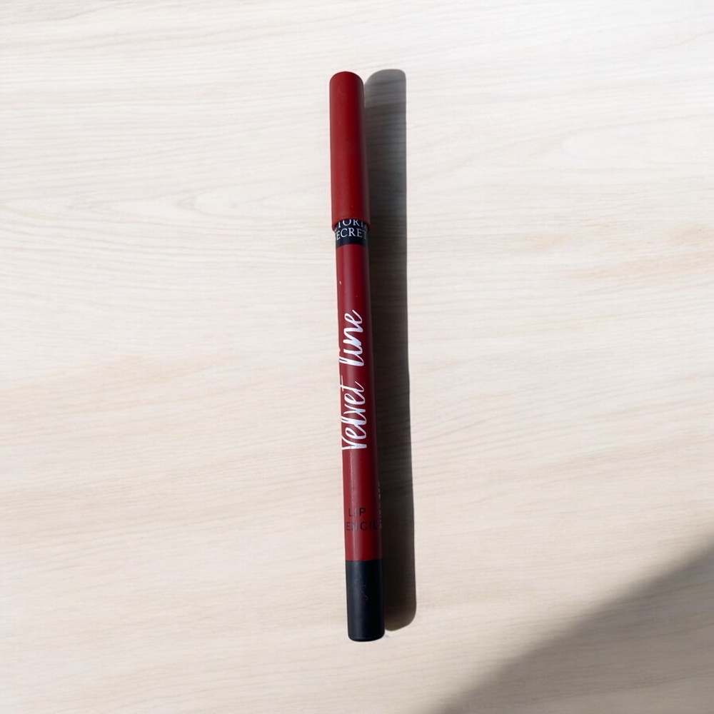 Victoria's Secret Velvet Matte Cream Lip Pencil Stain RUBY RED *T*